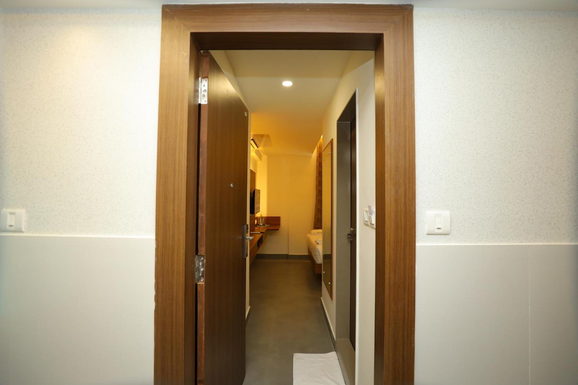 Silverkey Hotel Yelahanka Bangalore Exterior photo